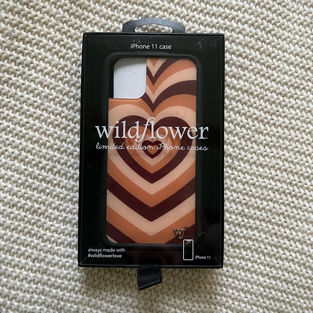 Wildflower Case Brown Latte Heart iPhone 11